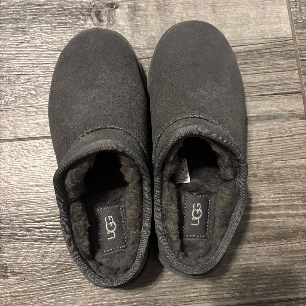 New uggs gray size 8. NWT